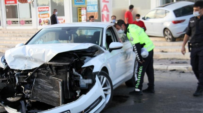 Erzincan&rsquo;da trafik kazası: 2 yaralı