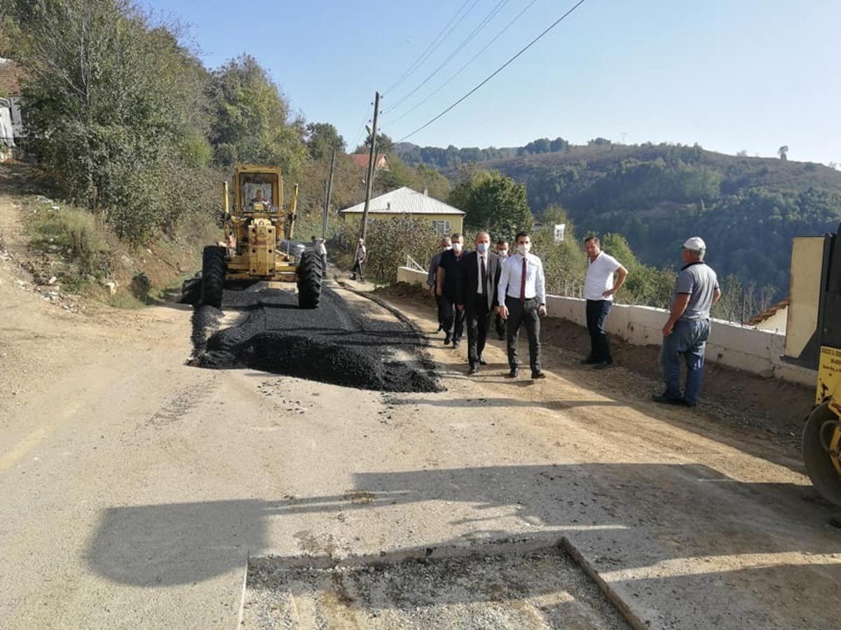 D&uuml;zce&rsquo;de k&ouml;ylerde yapılan asfalt &ccedil;alışmalarında inceleme