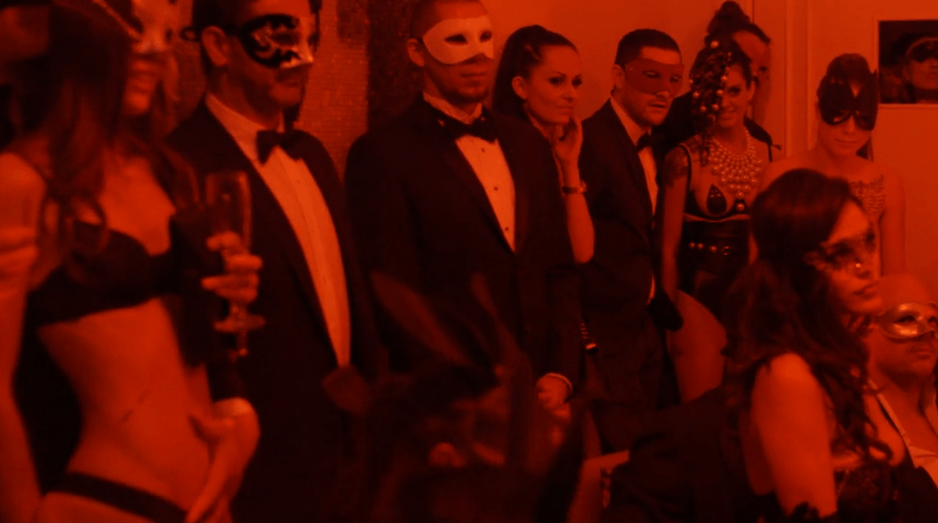 Hollywood yıldızlarının uğrak mekanı seks kul&uuml;b&uuml;nden olay yaratan karar: 'Kara &Ouml;l&uuml;m' partisi 