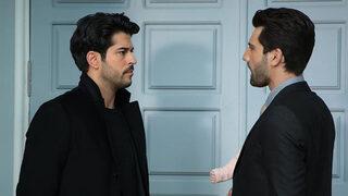 Kara Sevda'da Emir, Kemal'i köşeye sıkıştırıyor