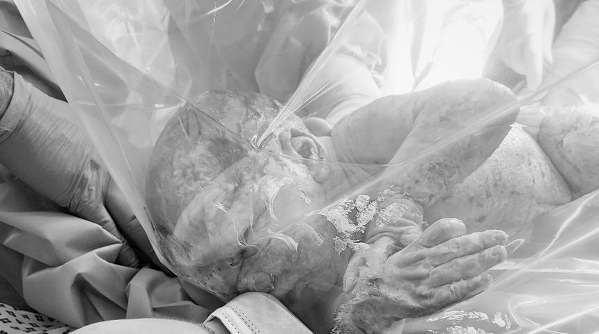 Koronavir&uuml;s etkisi altında doğum! 'Hi&ccedil;bir şey eskisi gibi olmayacak'