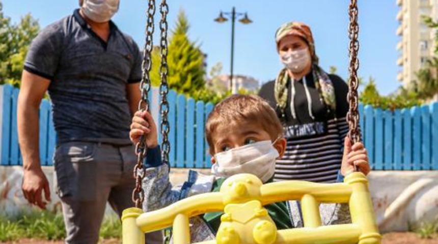 &Ccedil;ocuklarının tedavisi i&ccedil;in her şeyden vazge&ccedil;tiler! Anne ve babanın yardım &ccedil;ığlığı