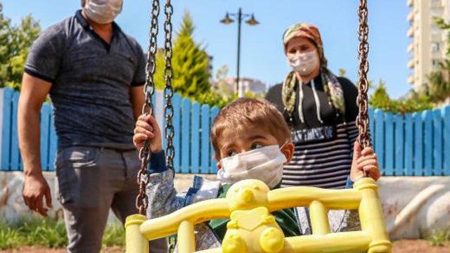 Çocuklarının tedavisi için her şeyden vazgeçtiler! Anne ve babanın yardım çığlığı
