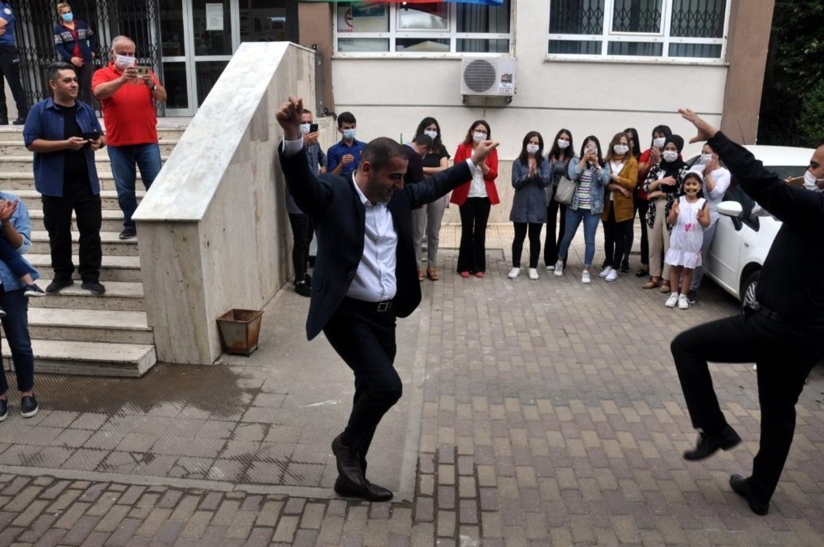 Kaymakam il&ccedil;eye Aydın zeybeği ile veda etti