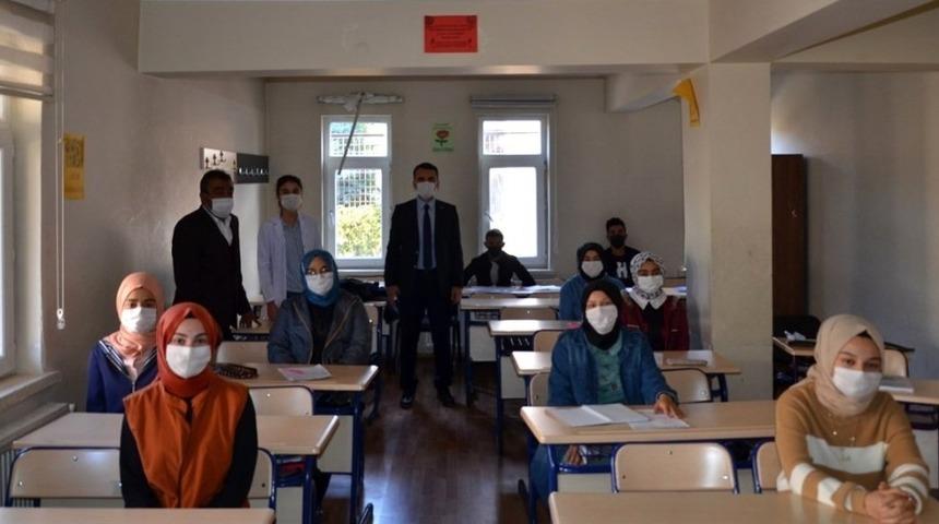 Kaymakam &Ccedil;elik, Şehit Recep G&uuml;nd&uuml;z Anadolu İmam Hatip Lisesini ziyaret etti