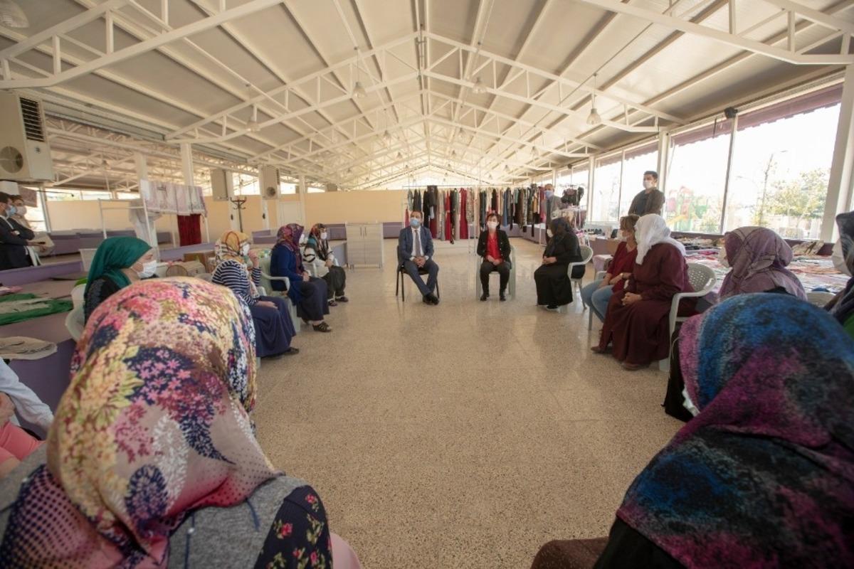 Başkan Vekili Aslan kadın esnafıyla buluştu