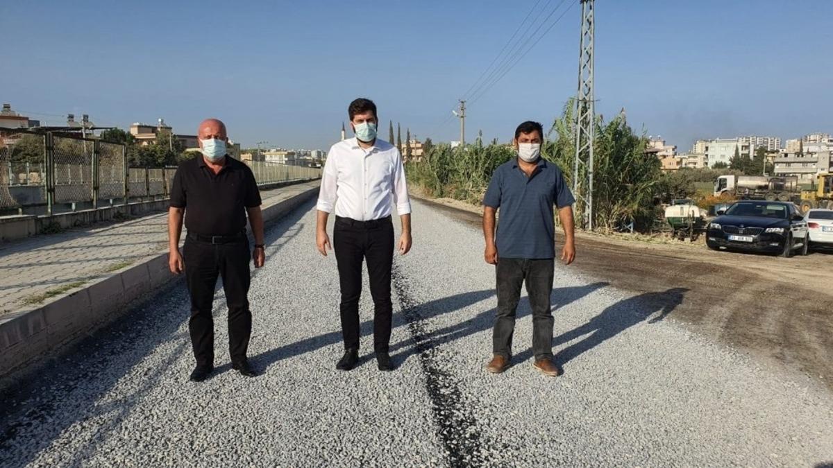 Mersin B&uuml;y&uuml;kşehir Belediyesi asfalt &ccedil;alışmalarını s&uuml;rd&uuml;r&uuml;yor