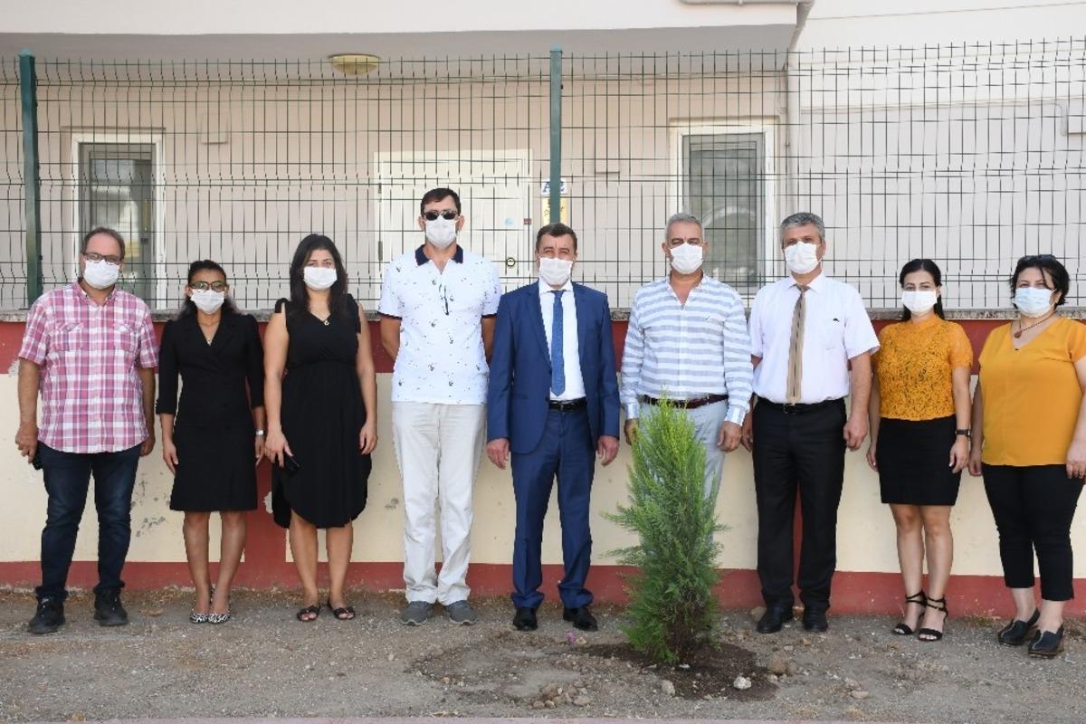 Bakan Sel&ccedil;uk&rsquo;un  okullarda fidan dikimi &ccedil;ağrısı Kemer&rsquo;de karşılık buldu