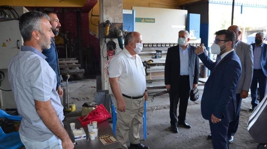 AK Parti Batman İl Başkanı G&uuml;r esnafla bir araya geldi