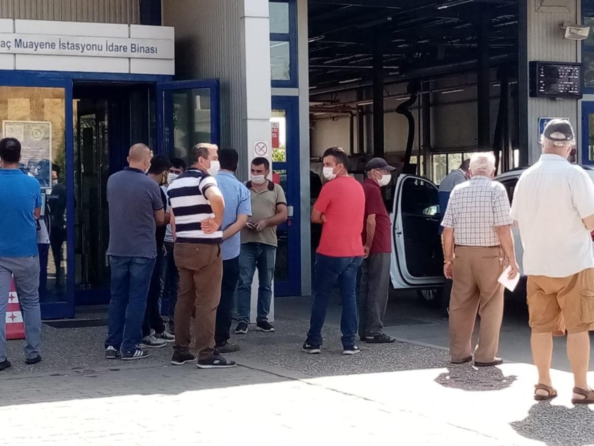 Ara&ccedil; muayenesinde sosyal mesafe yok oldu