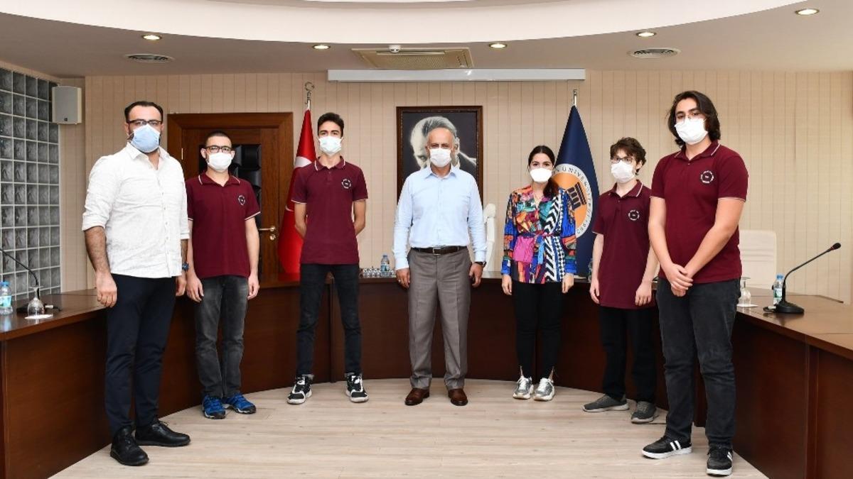 TEKNOFEST 2020&rsquo;derece alan &ouml;ğrenciler Rekt&ouml;r &Ccedil;amsarı&rsquo;yı ziyaret etti