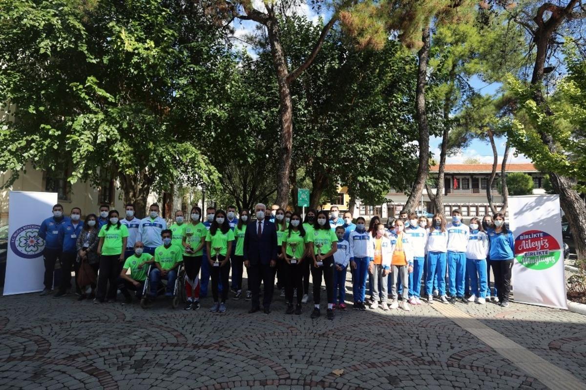 Başarılı sporculardan Başkan G&uuml;r&uuml;n&rsquo;e ziyaret