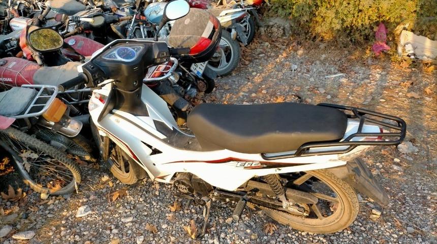 Durdurulan plakasız motosiklet çalıntı çıktı