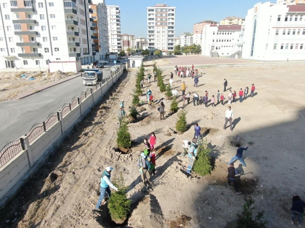 Kocasinan Belediyesi, ağa&ccedil; dikimiyle geleceğe nefes oluyor