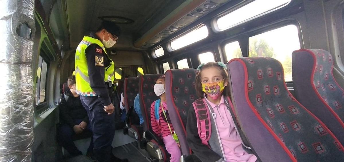 Jandarmadan okul servislerine korona vir&uuml;s denetimi