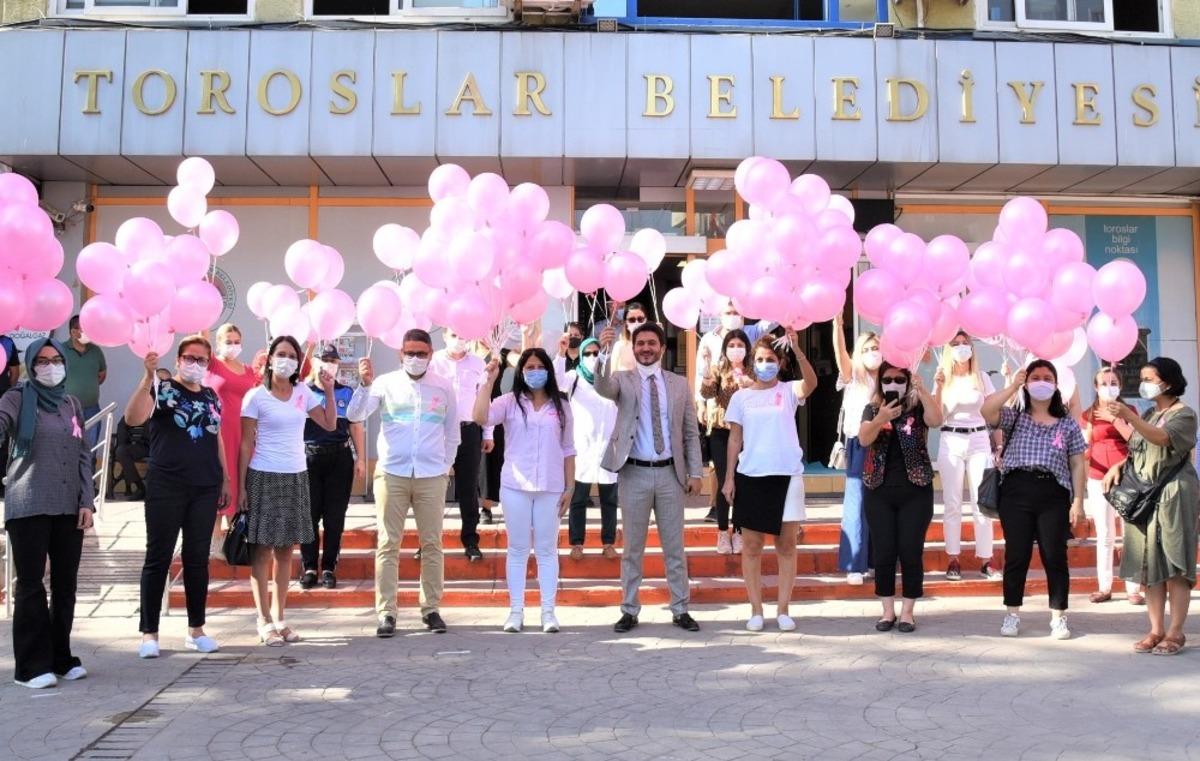 Meme kanserine karşı g&ouml;ky&uuml;z&uuml;ne pembe balonlar bırakıldı