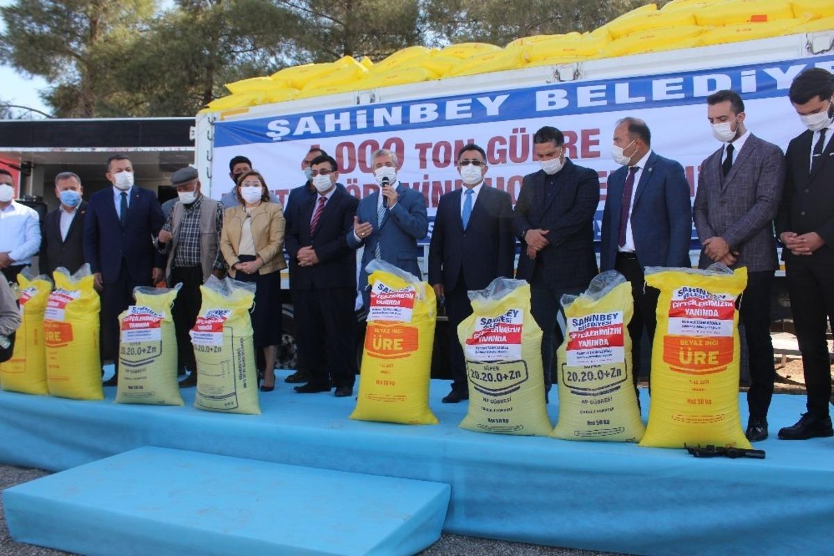 Şahinbey&rsquo;den &ccedil;ift&ccedil;ilere 4 bin ton g&uuml;bre desteği