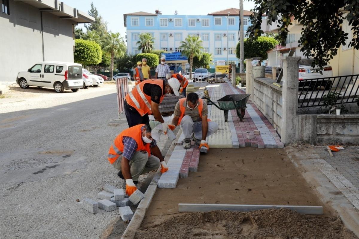 Manavgat Belediyesi&rsquo;nden Emek ve Sinan Mahallesi&rsquo;ne kaldırım &ccedil;alışması