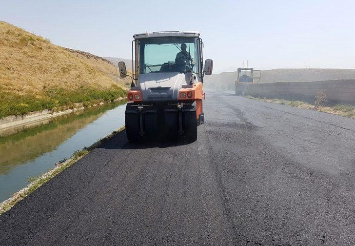 Van Büyükşehir Belediyesi Edremit’teki asfalt çalışmalarını tamamlıyor G2