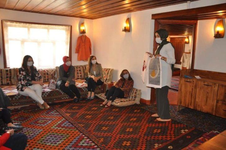 Sandıklı Kadın Kültür Evi ziyaretçilerini ağırlıyor G2