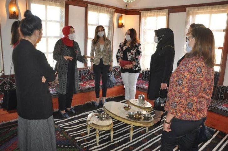 Sandıklı Kadın Kültür Evi ziyaretçilerini ağırlıyor G3