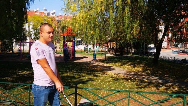 Görme engellilerden Dünya Beyaz Baston günü mesajı