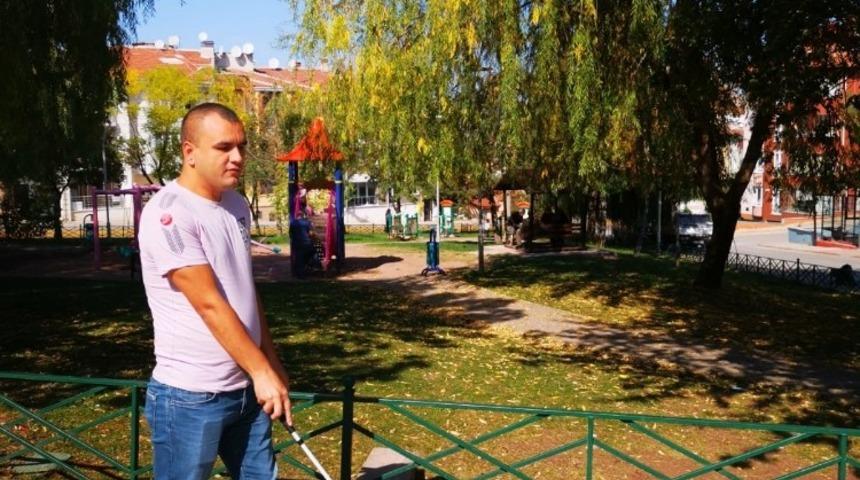 G&ouml;rme engellilerden D&uuml;nya Beyaz Baston g&uuml;n&uuml; mesajı