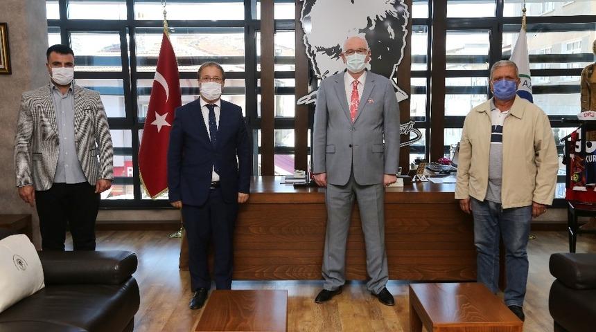 Çanakkale Küçükkuyu Belediye Başkanı Cengiz Balkan, Kazım Kurt’u ziyaret etti