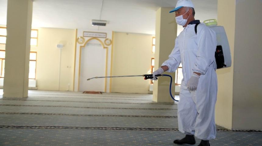 Aksaray&rsquo;da camiler d&uuml;zenli olarak dezenfekte ediliyor