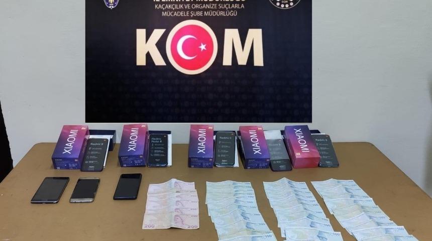 Evinde ka&ccedil;ak cep telefonu satan şahsa polis operasyonu