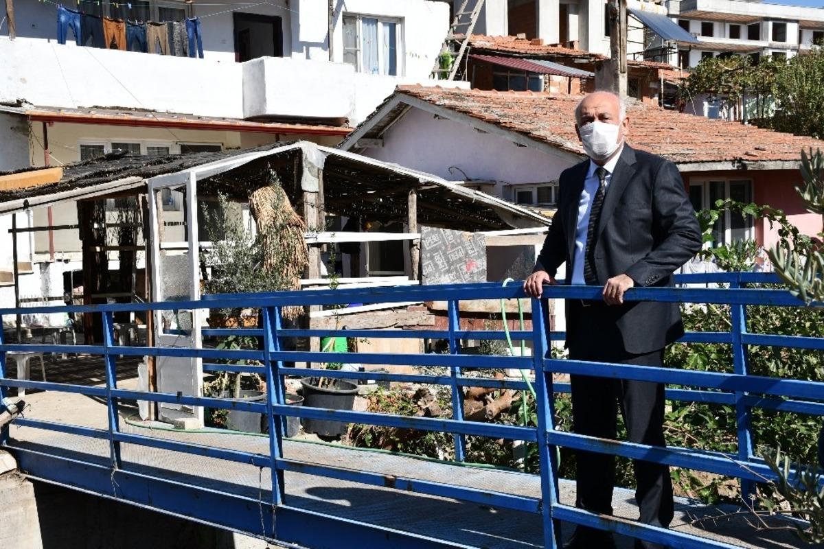 S&ouml;ke Belediyesi&rsquo;nden Sepet&ccedil;iler B&ouml;lgesi dere i&ccedil;inde temizlik &ccedil;alışması