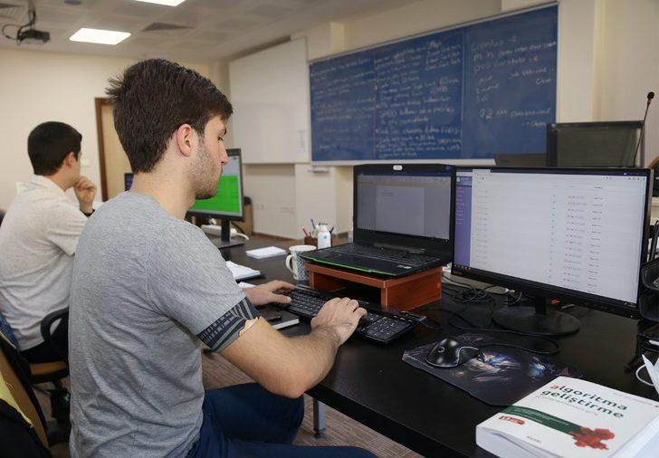 SUBÜ’de dersler online eğitim ile devam ediyor G1