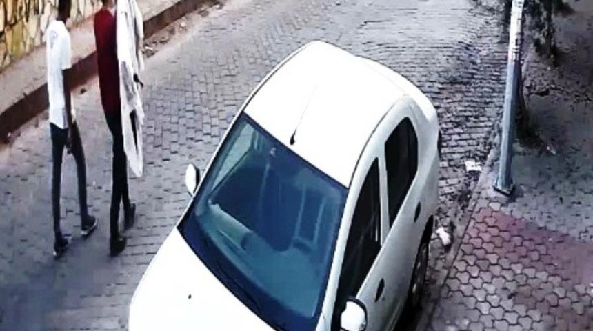 &Ccedil;aldığı televizyonu y&uuml;r&uuml;yerek g&ouml;t&uuml;rd&uuml;