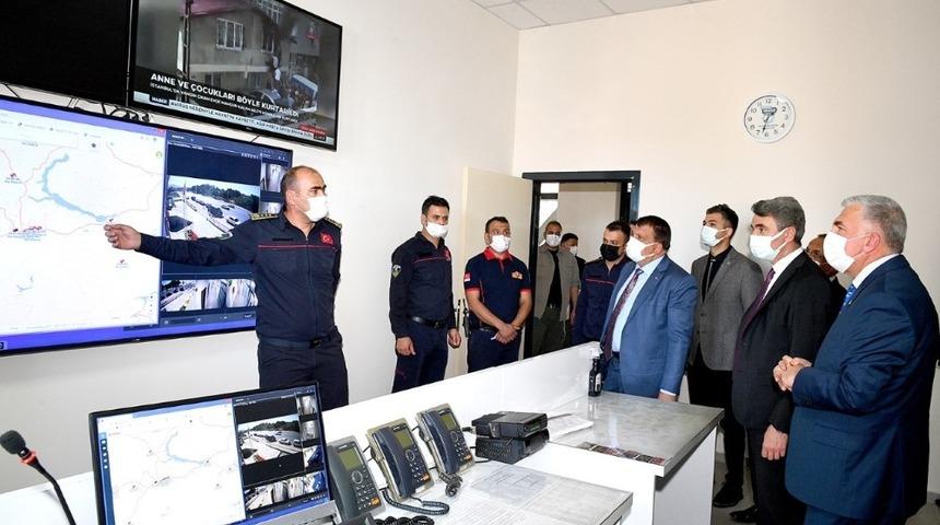 Başkan G&uuml;rkan ve Vali Baruş, yeni itfaiye binasını inceledi