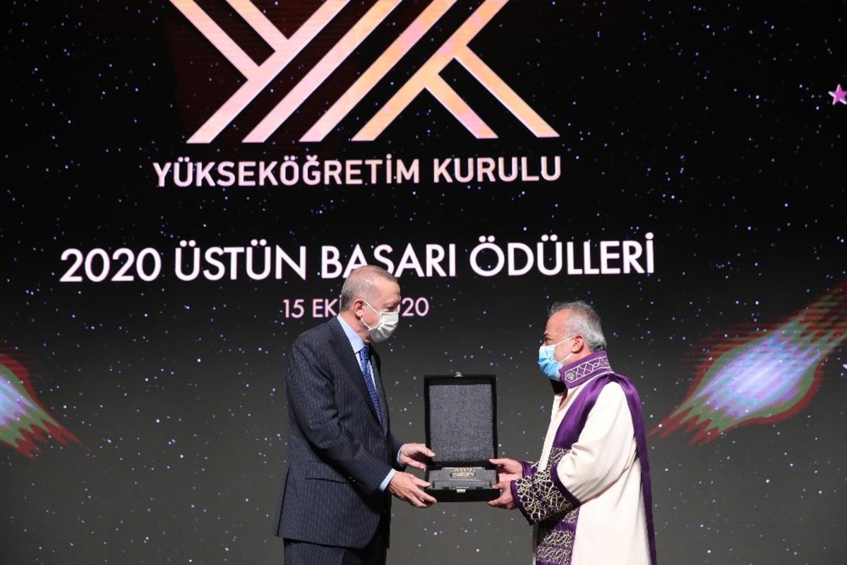 Y&Ouml;K 2020 &Uuml;st&uuml;n Başarı &Ouml;d&uuml;l&uuml; Atat&uuml;rk &Uuml;niversitesi&rsquo;nin