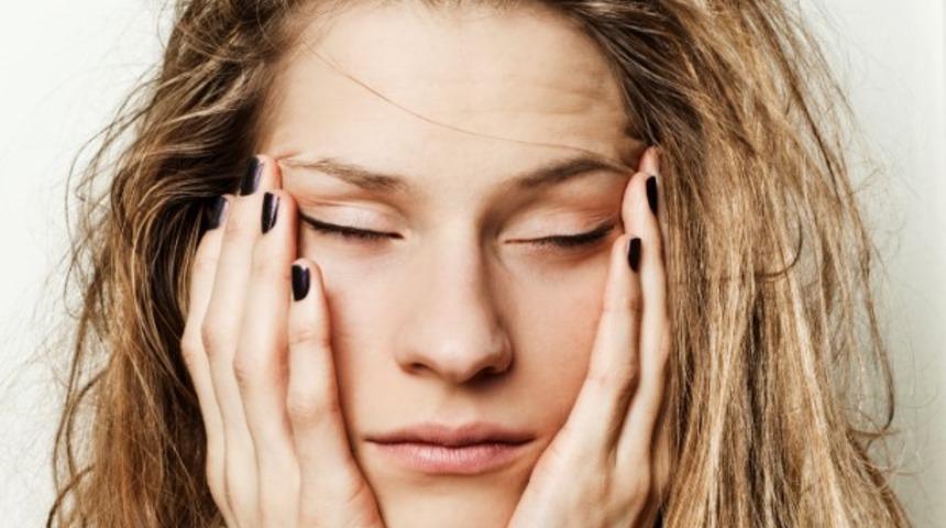 Sabahları y&uuml;z şişmesi şikayetiniz varsa dikkat! Bu y&ouml;ntem kurtarıcınız olabilir