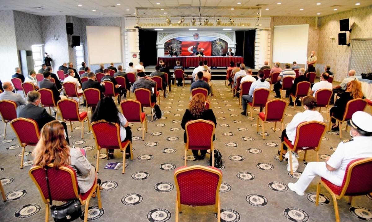 Vali Aksoy, Kuşadası&rsquo;nda muhtarlarla bir araya geldi