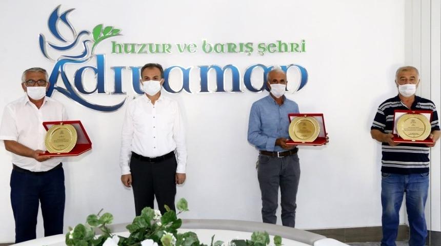 Başkan Kılın&ccedil;&rsquo;tan, emekli personele teşekk&uuml;r plaketi