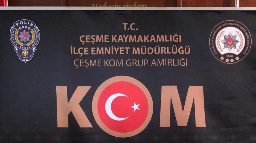 &Ccedil;eşme&rsquo;de 28 şişe etil alkole el konuldu