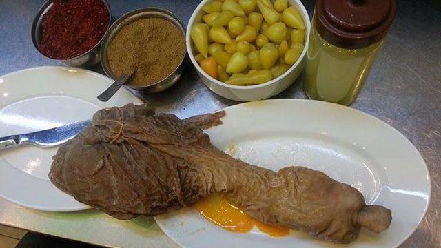 Yemek için kuyruğa giriyorlar! Şırdanın neyden yapıldığını öğrenince...