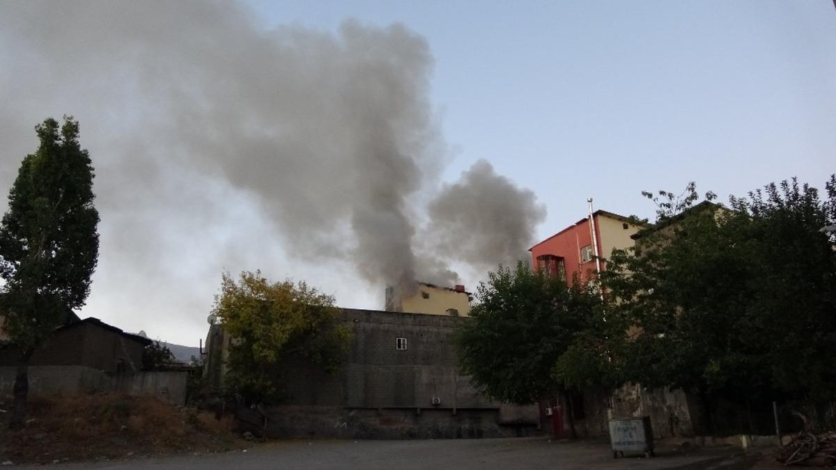 Muş&rsquo;ta gece saatlerinde başlayan yangın s&ouml;nd&uuml;r&uuml;lemiyor