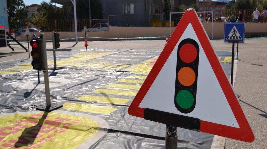 Minik trafikçilere trafik eğitimi  