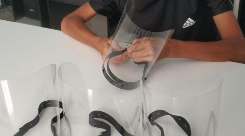 &Ouml;ğrenciler dezenfektan standı yapmaya başladılar