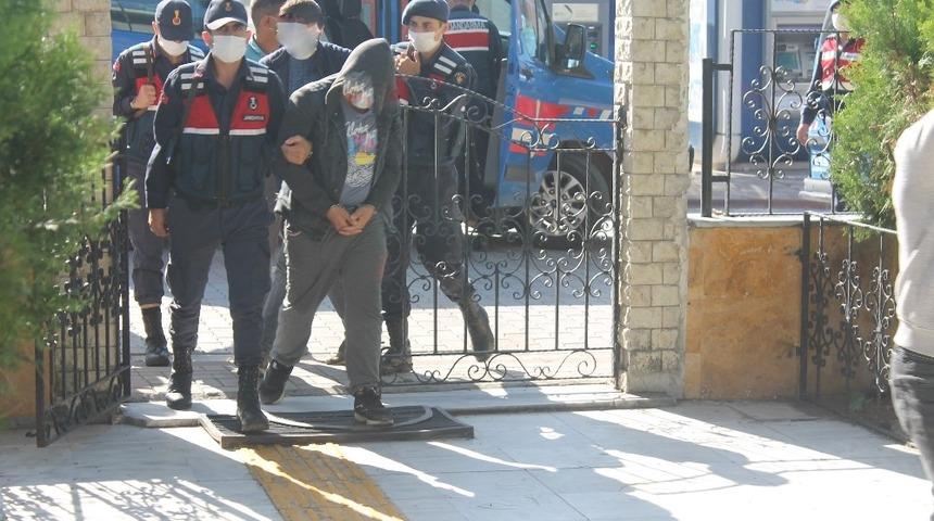 Manyas’ta jandarma 6 uyuşturucu şüphelisini yakaladı