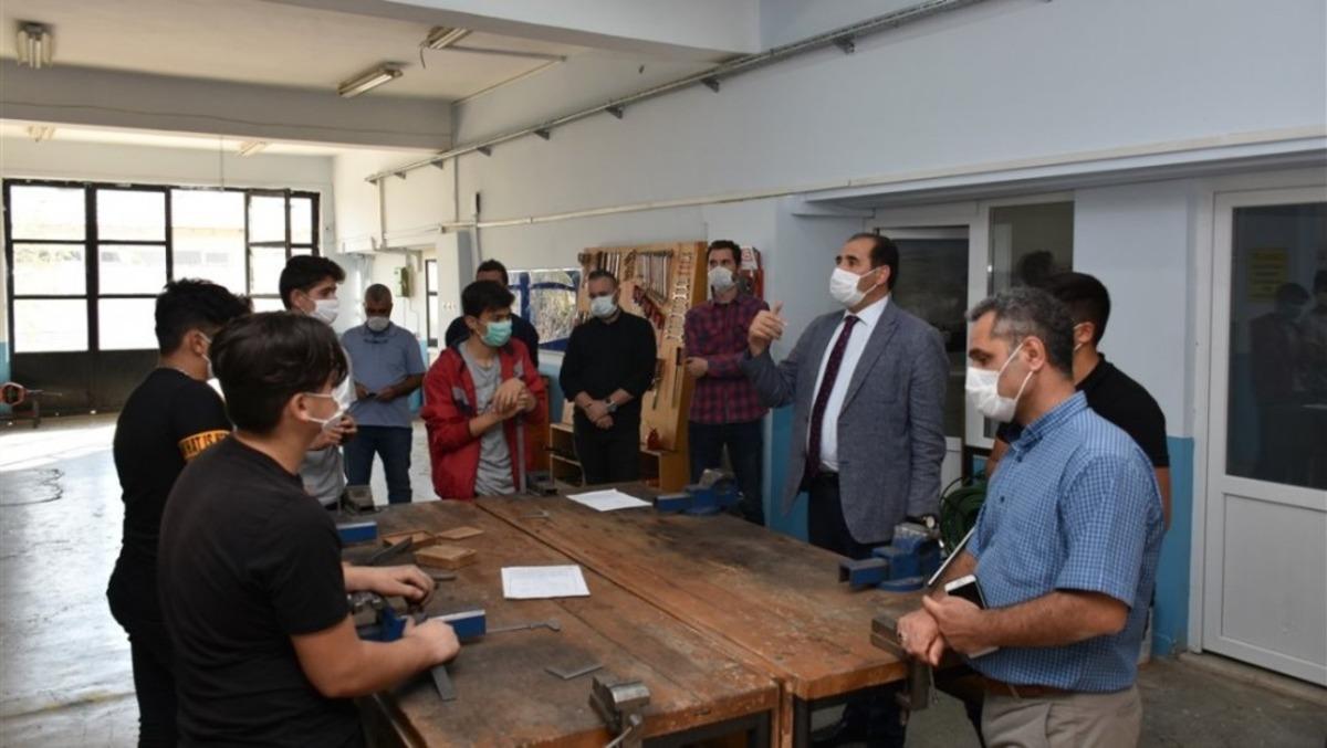 İl Milli Eğitim M&uuml;d&uuml;r&uuml; Aziz G&uuml;n, Mesleki ve Teknik Anadolu Lisesi &ouml;ğrencileriyle biraraya geldi