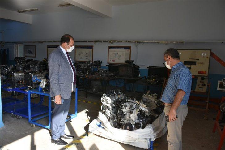 İl Milli Eğitim Müdürü Aziz Gün, Mesleki ve Teknik Anadolu Lisesi öğrencileriyle biraraya geldi G2