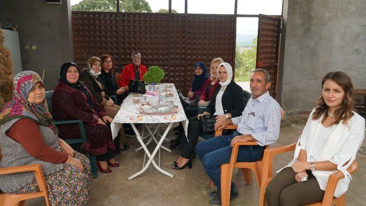 Vali eşinden şehit ailelerine ziyaret G2