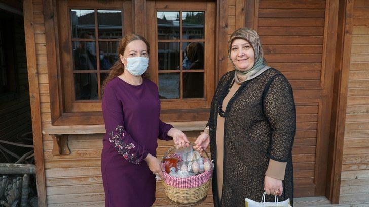 Vali eşinden şehit ailelerine ziyaret G5