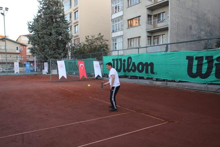 Vali Arslantaş, 29 Ekim Cumhuriyet Bayramı  tenis turnuvasının açılışını yaptı. G2