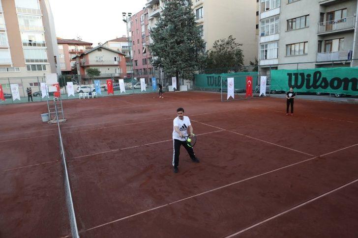 Vali Arslantaş, 29 Ekim Cumhuriyet Bayramı  tenis turnuvasının açılışını yaptı. G3